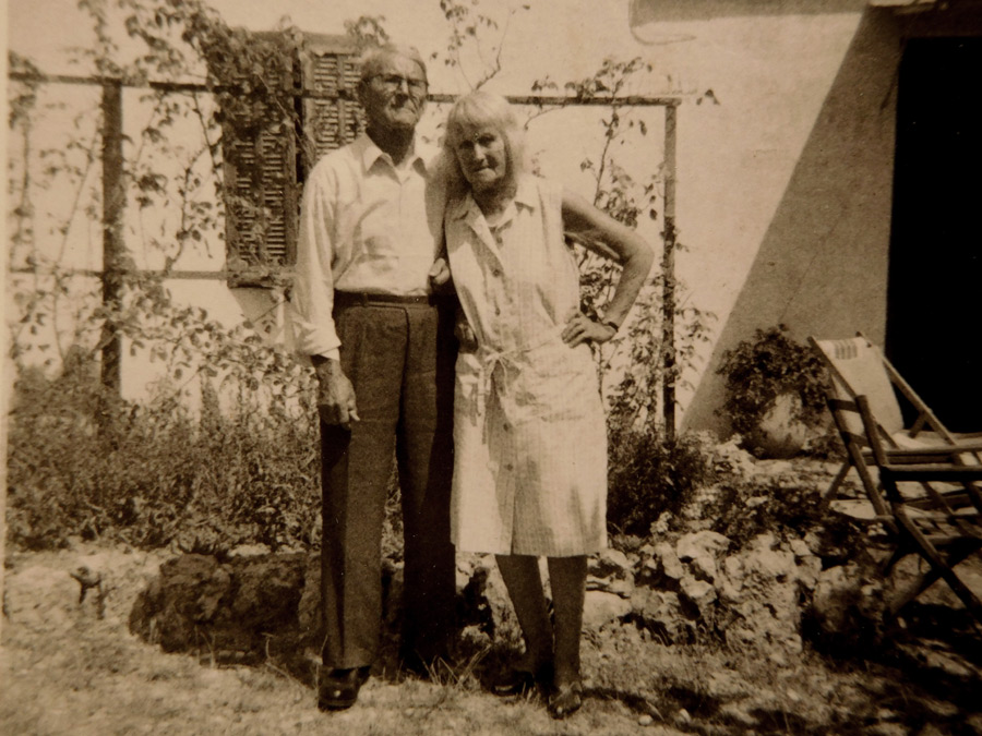 Eulampe and Marjorie. On the back: &ldquo;Two old crocks.&rdquo;