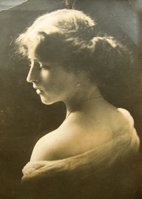 Young wife Vera Hesketh c. 1915