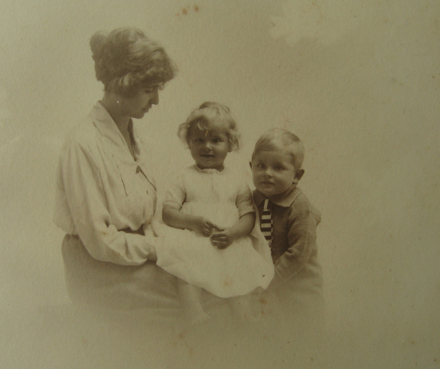 Vera with Elizabeth and Tom c. 1922