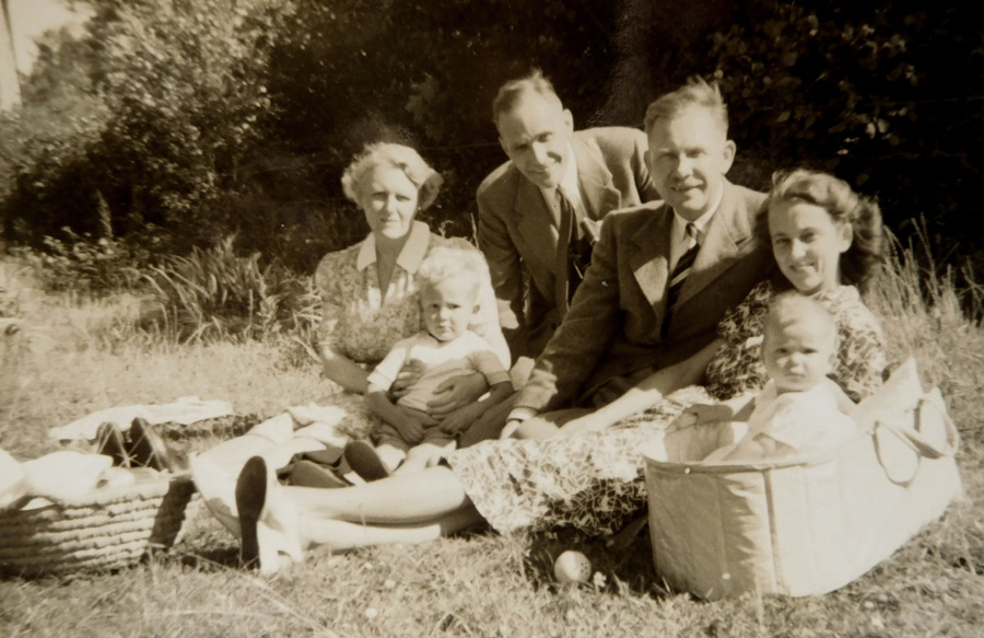 Auntie Madeleine, Uncle Nat, Christopher, Elizabeth, David, & Sally